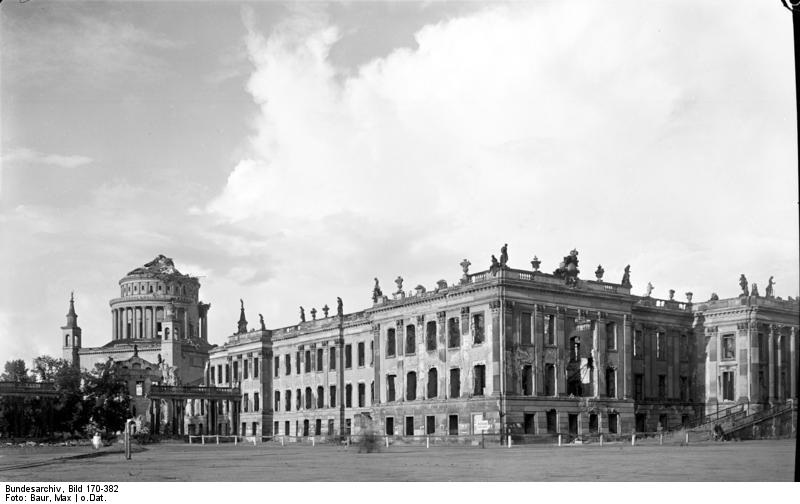 Potsdam, Stadtschloss Ruinen, 1945