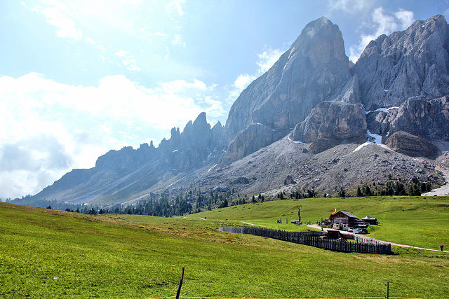 Fornella Hütte am Fuße des Peitlerkofels.