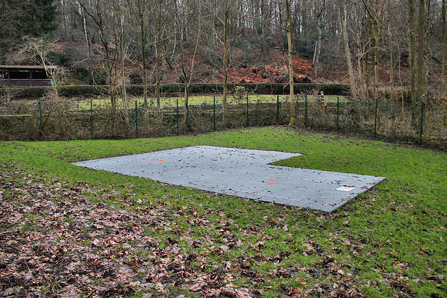 Schachtabdeckung des ehem. Schachtes Dreckbank der Zeche Richradt (Essen-Fischlaken) / 4.02.2017