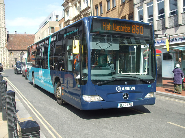 DSCF6653 Arriva the Shires 3009 (BJ12 YPU) in Reading - 5 Apr 2017