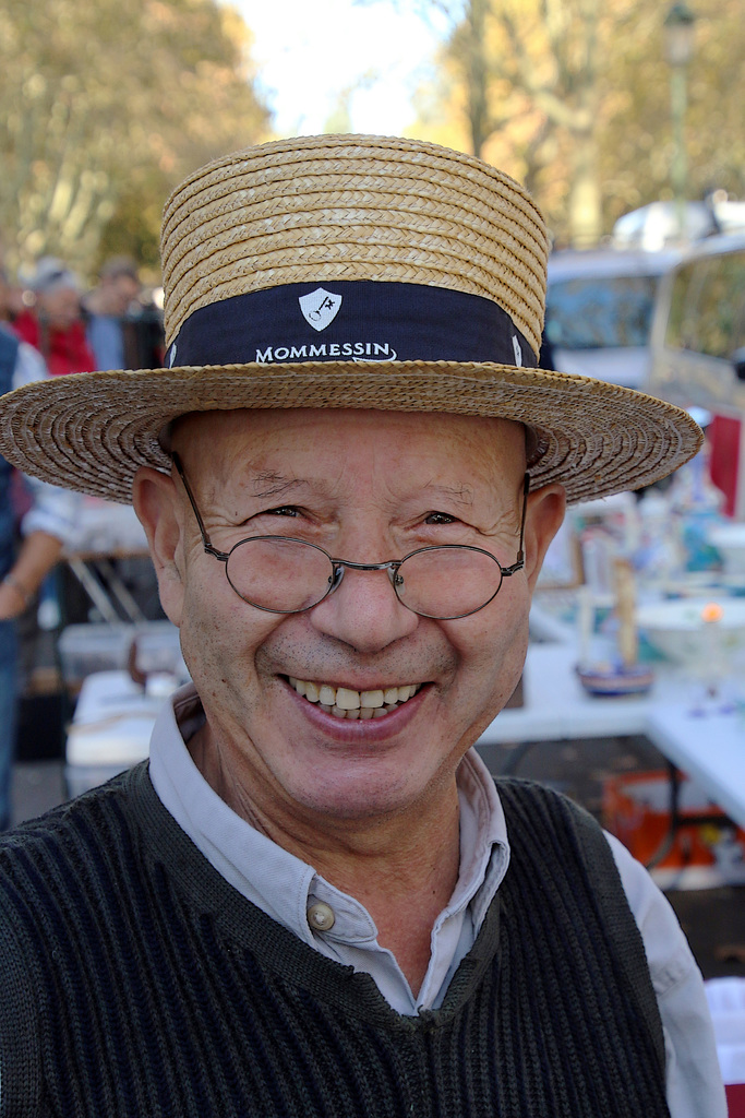 Monsieur et son chapeau de canotier