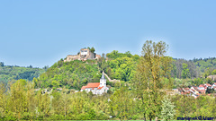 Burgruine und Kirche in Donaustaf