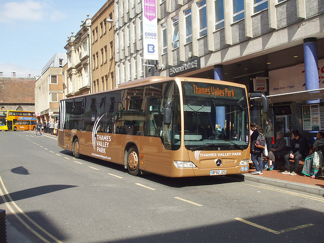 DSCF6643 Stewarts Coaches BF62 JZO in Reading - 5 Apr 2017