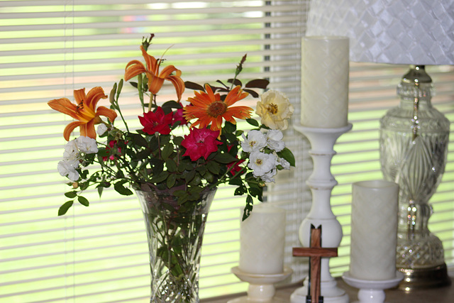 A Floral Arrangement fresh from my garden ~~ :)