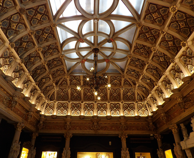 Le plafond du palais de la Bénédictine à Fécamp (76)