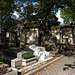 Le cimetière du Père-Lachaise avec ses allées bordées de verdure