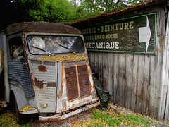 Vieille enseigne et triste fin pour ce "tube" Citroën