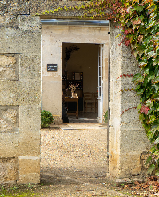 Tasting room and aviary, Chateau de Myrat