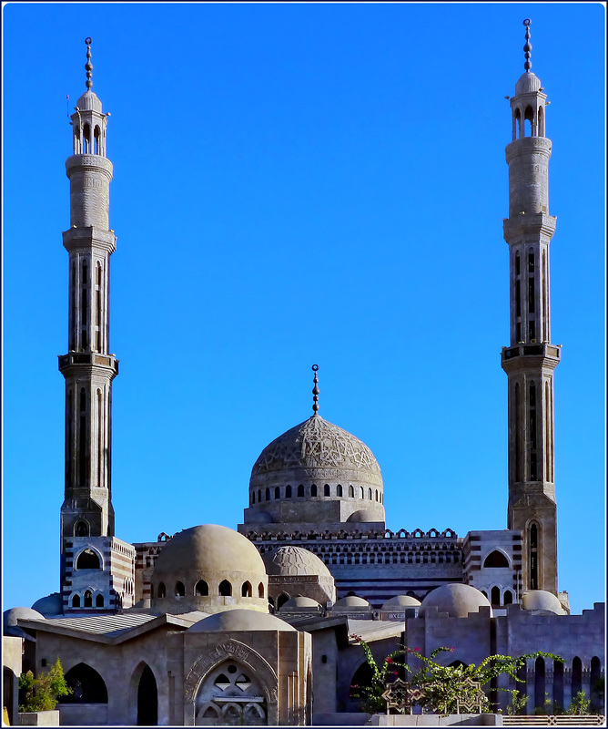Sharm el Sheikh : in questa immagine si vede la grandezza di questa moskea : le cupole e i minareti  - Salam Mosque