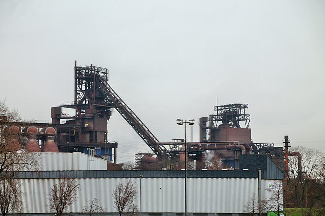 Blick auf die Schwelgern-Hochöfen 1 und 2 von ThyssenKrupp Steel (Duisburg-Marxloh) / 8.01.2022