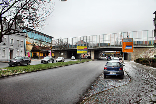 Bahnhofstraße mit Autobahnbrücke der A40 (Wattenscheid) / 7.01.2017