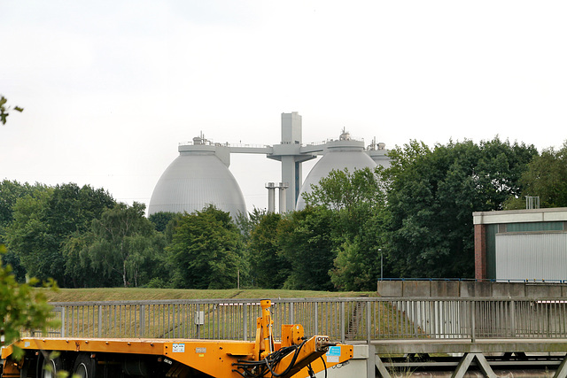 Blick auf die Faultürme des Klärwerks Emschermündung (Dinslaken) / 16.07.2017