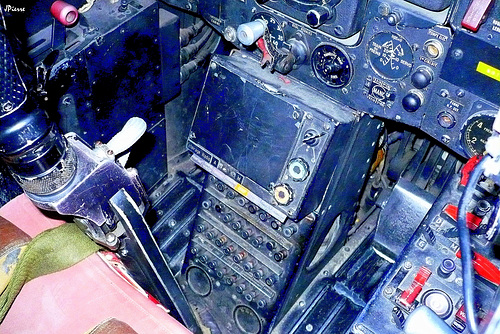 Poste de pilotage d'un Myster IV