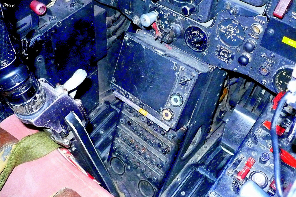 Poste de pilotage d'un Myster IV