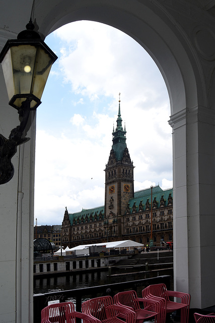 Row of chairs in front of a fence, with Hamburg Rathaus visible through the arch. Row of chairs in front of a fence, with Hamburg Rathaus visible through the arch.