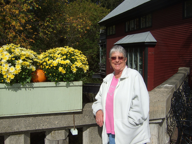 Woodstock Flower Box