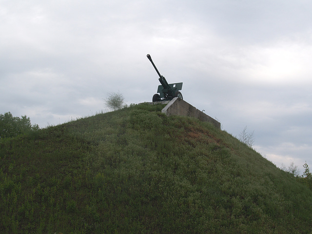 Здесь проходила линия обороны / Second World War Memorial