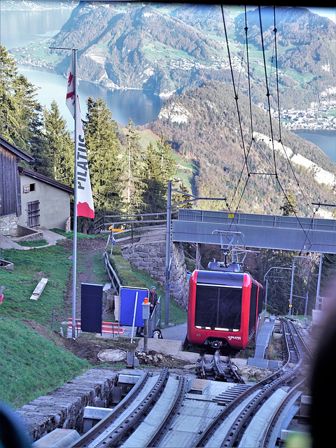 Pilatus-Bahn / 800 mm-Spurweite / 1650 V Spannung / 4,27 km / Zahnstange System Locher