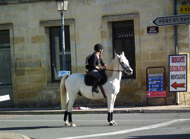 Promeneuse à St Foy la Grande