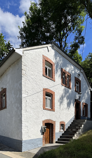 BE - Burg Reuland - Ein Ausblick auf den Sommer