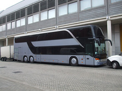 DSCF0292 FRZ 9581 (AGZ 5210) The Levellers 'band bus' in Bury St. Edmunds - 9 Nov 2017