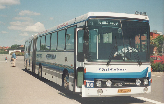 Abildskou 109 (LH 94 445) (Trailer carried a different licence plate OK 3652) at Ebeltoft (Ref: 64-33)