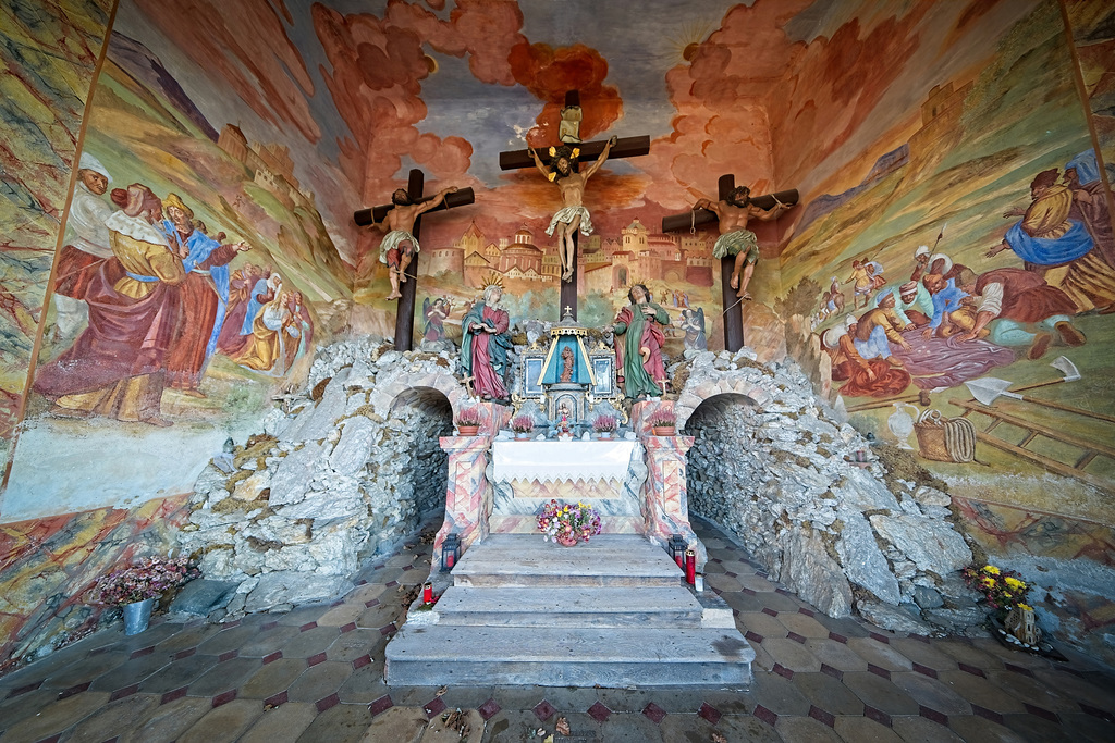 Die Kalvarienberg Kapelle am Slow Trailweg in Millstatt :))  The Kalvarienberg Chapel on the Slow Trailweg in Millstatt :))  La chapelle du Kalvarienberg sur le Slow Trailweg à Millstatt :))