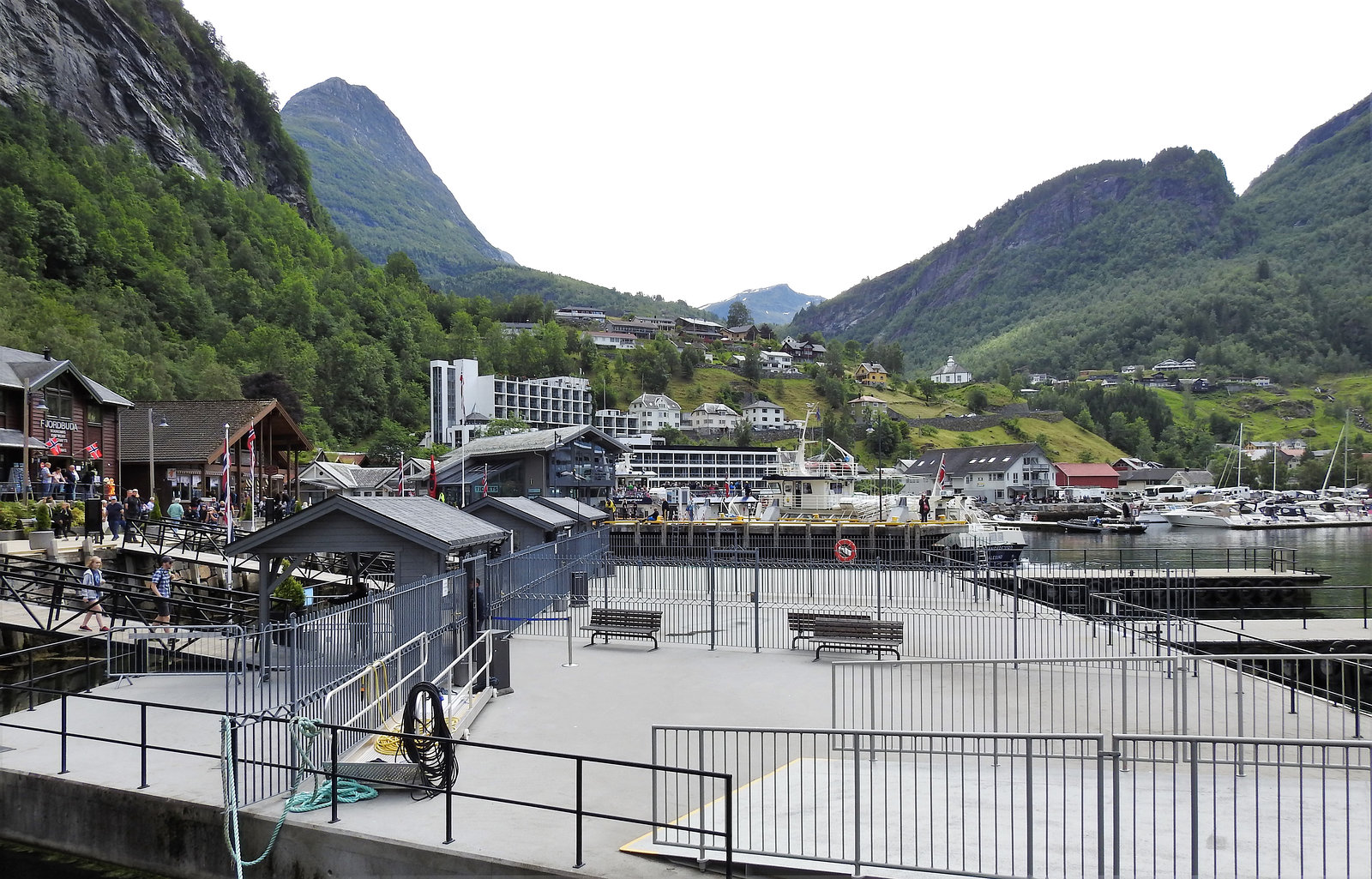 Geiranger mit Blick Richtung Dalsnibba