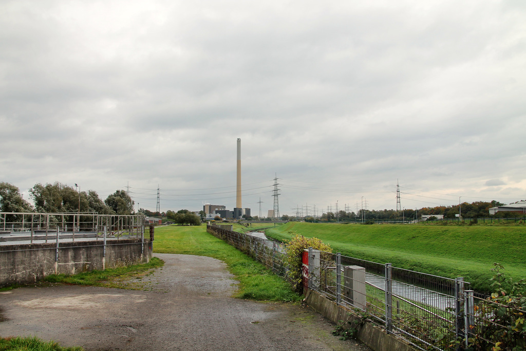 Die Emscher am Klärwerk Bottrop / 20.10.2021