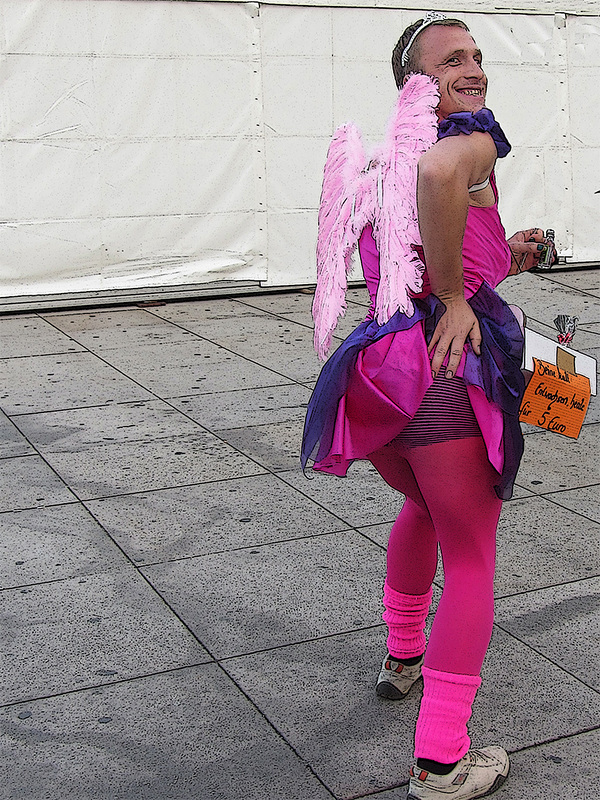 an angel ... ♫ ♪ ♪ ♫