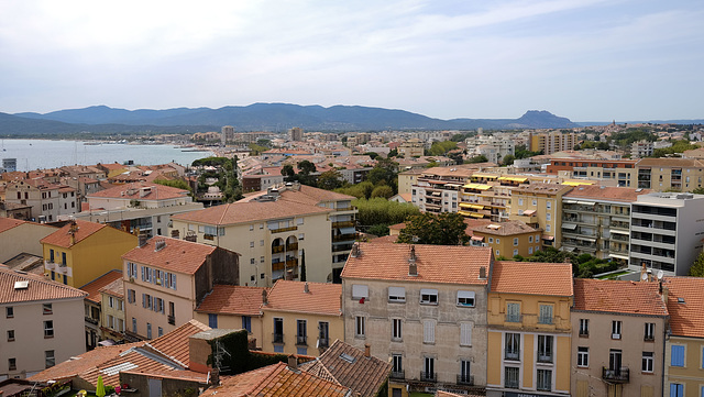 SAINT-RAPHAEL: Le musée archéologique, vue depuis le haut de la tour du musée 15