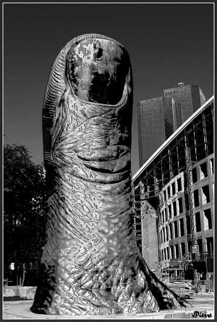 "Le Pouce" Paris La Défense