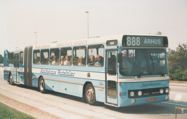Abildskou 101 (JJ 91 993) (Trailer carried a different licence plate KP 44 76) at Ebeltoft (Ref: 67-29)