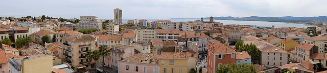 SAINT-RAPHAEL: Le musée archéologique, vue depuis le haut de la tour du musée 19