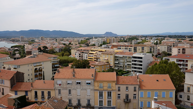 SAINT-RAPHAEL: Le musée archéologique, vue depuis le haut de la tour du musée 22