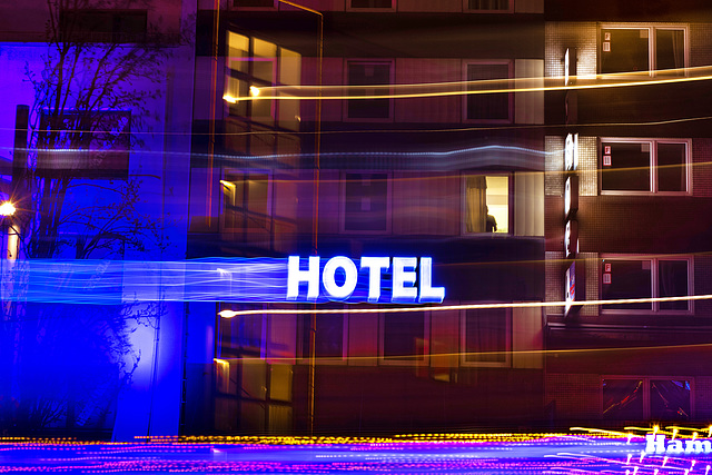 They livin' it up at the Hotel California  - Hamburg ..bunt und bewegt...