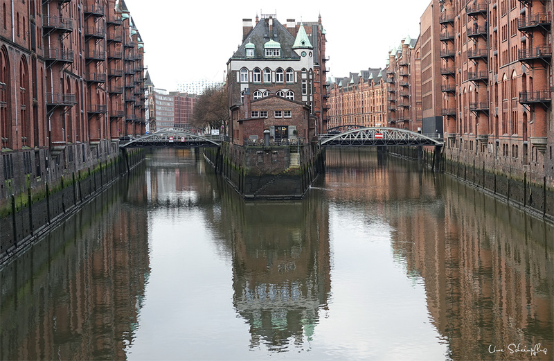 Das Wasserschloß im Spiegel