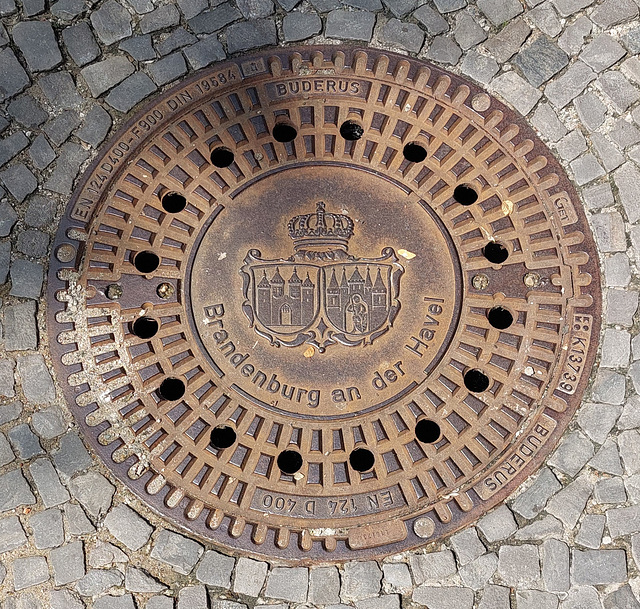 Kanaldeckel mit Stadtwappen