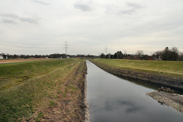 Die Emscher kurz vor der Mündung in den Rhein (Dinslaken) / 4.03.2017