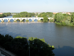 Overview to River Douro, Stone Bridge and Iron Bridge.