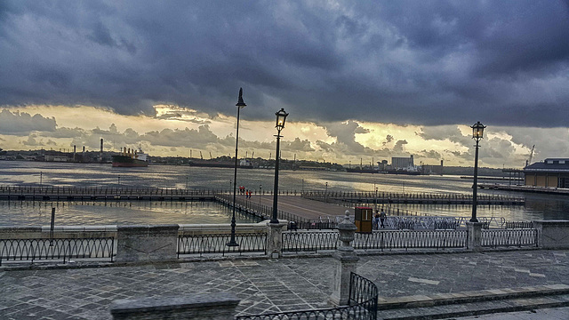 Multiple fences and storm over Habana