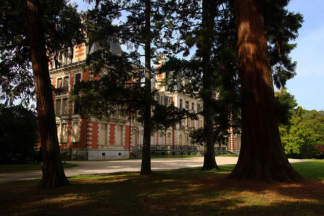 Le Château de la Croutinière ( pour les passionnés par l'histoire de France )