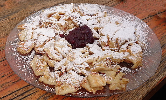 Wanderpause mit Kaiserschmarrn