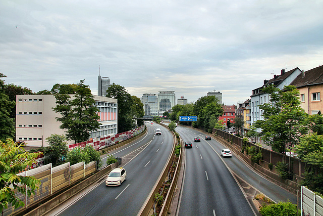 A40 "Ruhrschnellweg" von der Wächtlerbrücke aus (Essen-Huttrop) / 15.06.2024