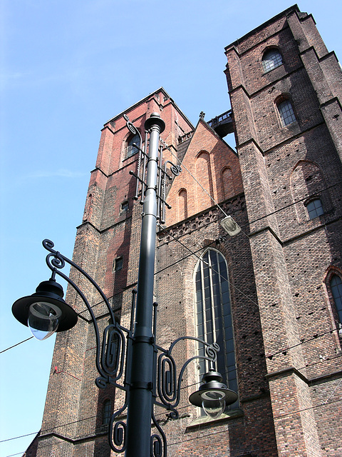 sw. Marii Magdaleny-Kirche with tower-bridge