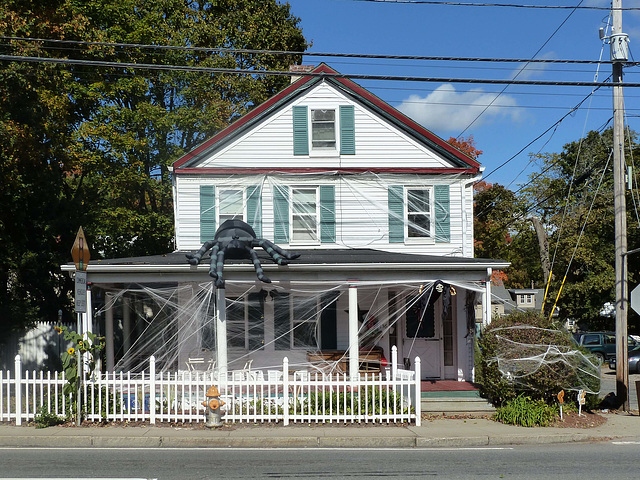 The same house... now you can see the spider