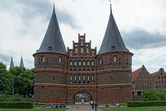 das Holstentor, wahrscheinlich das am meisten abgelichtete Objekt in Lübeck (© Buelipix)