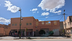 Lampadaires et fils électriques Lampadaires et fils électriques