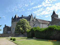 chateau de JUMILHAC vu des jardins chateau de JUMILHAC vu des jardins
