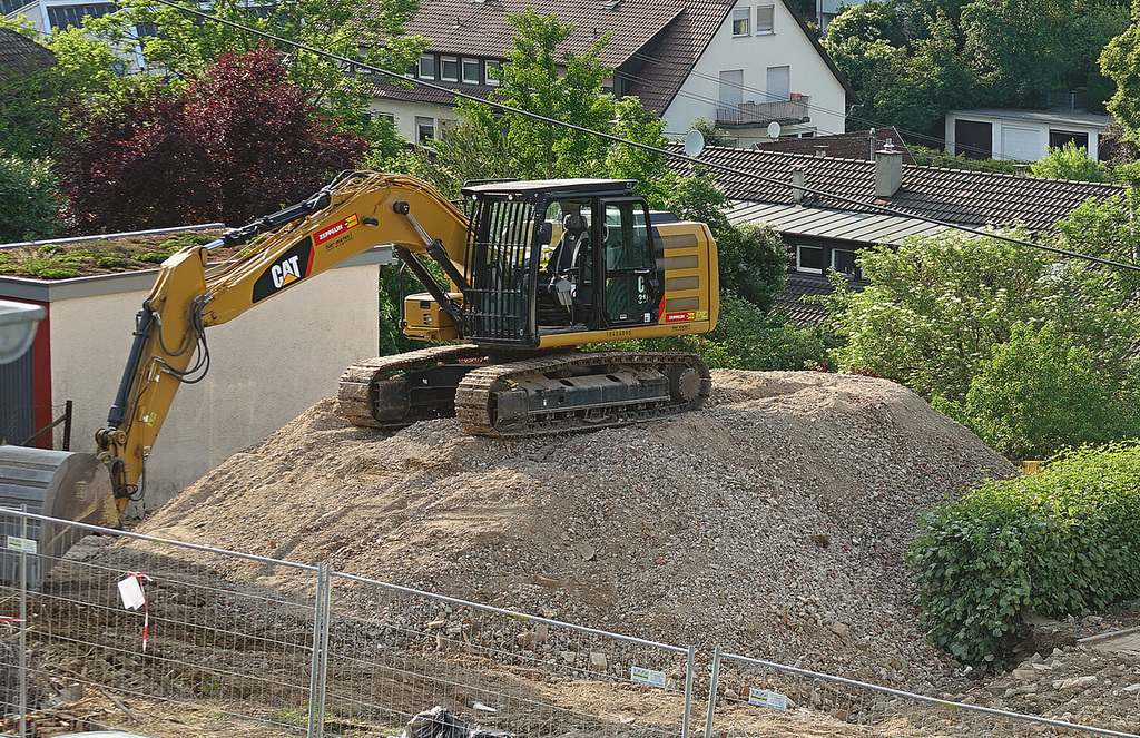 Fix und fertig, das Häufchen Rohstoff für einen Neubau